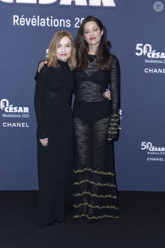 Isabelle Huppert et Marion Cotillard - Photocall de la soirée "Cesar Révélations 2025" au Trianon à Paris le 20 janvier 2025.

© Olivier Borde / Bestimage