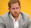 Pour beaucoup, il s'agit d'un rameau d'olivier (symbole de paix) tendu par Harry au couple
Le prince Harry, duc de Sussex, lors de l'ouverture officielle de "Future", une nouvelle zone pour les jeune à Barking and Dagenham. Le 11 avril 2019 EXPRESS SYNDICATION / BESTIMAGE