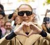Après plus de six années loin de la scène, la chanteuse s’apprête à retrouver son public à Paris pour une série de seize concerts.

Céline Dion acclamée par ses fans à son arrivée au palace Royal Monceau à Paris, alors qu'elle prévoit de donner une série de 16 concerts en France, après plus de six années loin de la scène. 

© CYRIL MOREAU / BESTIMAGE