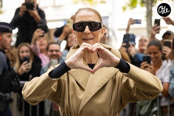 Après plus de six années loin de la scène, la chanteuse s’apprête à retrouver son public à Paris pour une série de seize concerts.

Céline Dion acclamée par ses fans à son arrivée au palace Royal Monceau à Paris, alors qu'elle prévoit de donner une série de 16 concerts en France, après plus de six années loin de la scène. 

© CYRIL MOREAU / BESTIMAGE