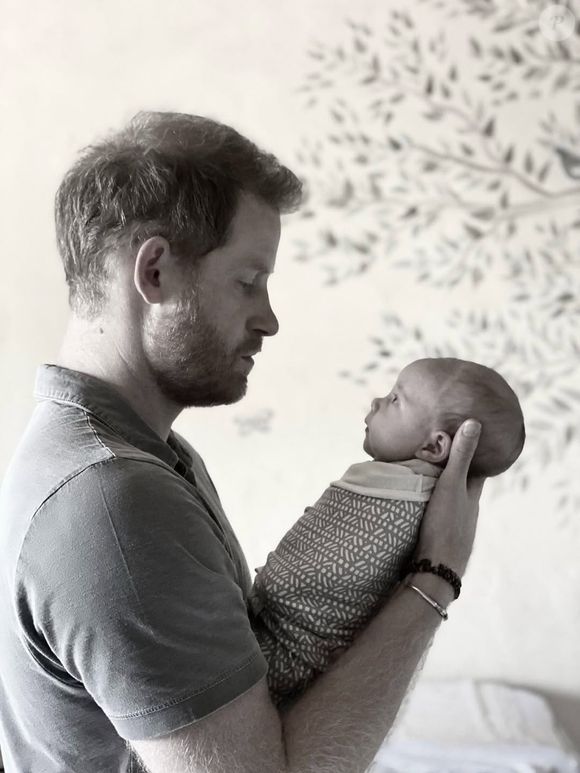 Meghan Markle et le prince Harry préfèrent opter pour la discrétion et la sécurité.

Le prince Harry et Meghan Markle protègent leurs enfants, Lilibet et Archie, de la médiatisation.