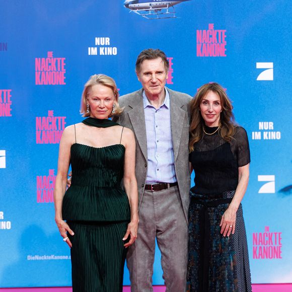 Pamela Anderson, Liam Neeson, Erica Huggins - Première du film "Naked Gun" à Berlin, le 24 juillet 2025 AGENCE / BESTIMAGE