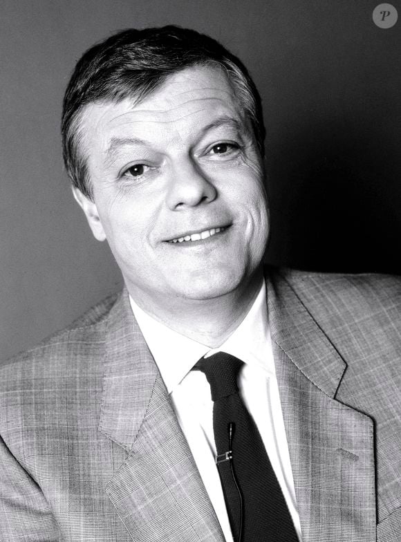 Animateur radio star de RTL, François Simon - Bessy (de son vrai nom) a choisi de s'appeler Fabrice dès 1965 sur les ondes. Il s'en expliquait l'année dernière chez ICI

L'animateur Fabrice (François Simon-Bessy) - © Cedric Perrin Bestimage