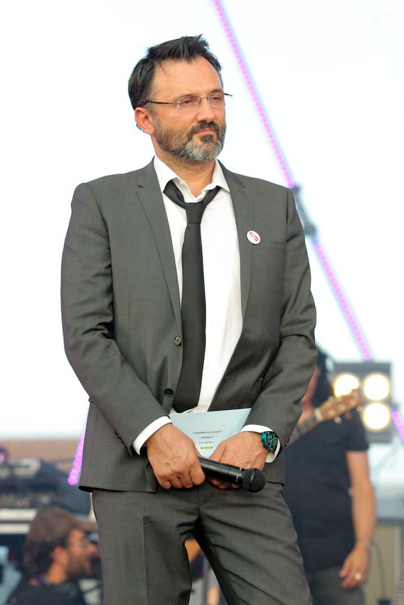 Exclusif - Frédéric Lopez - Festival "Tout le monde chante contre le cancer" à Villefranche-de-Rouergue le 04 juillet 2015. © Christophe Clovis / Bestimage
