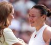 Elle n'a pas manqué de réconforter l'américaine Amanda Anisimova, en larmes suite à sa défaite avant de...
La princesse de Galles console Amanda Anisimova après la finale du simple dames, le treizième jour des championnats de Wimbledon 2025, au All England Lawn Tennis and Croquet Club, à Londres, au Royaume-Uni, le 12 juillet 2025. Photo de John Walton/PA Wire/ABACAPRESS.COM