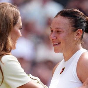 Elle n'a pas manqué de réconforter l'américaine Amanda Anisimova, en larmes suite à sa défaite avant de...

La princesse de Galles console Amanda Anisimova après la finale du simple dames, le treizième jour des championnats de Wimbledon 2025, au All England Lawn Tennis and Croquet Club, à Londres, au Royaume-Uni, le 12 juillet 2025. Photo de John Walton/PA Wire/ABACAPRESS.COM