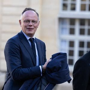 Le chef du parti de droite français "Horizons" et maire du Havre Édouard Philippe et le président du groupe parlementaire Horizons & Indépendants Laurent Marcangeli arrivent pour assister à une réunion avec le Premier ministre français, le président de l'Assemblée nationale française, le président du Sénat et les dirigeants des partis à l'exception de La France Insoumise (LFI) et du Rassemblement National (RN), pour finaliser le nouveau gouvernement à l'Hôtel Matignon à Paris, France, le 19 décembre 2024. Photo par Raphael Lafargue/ABACAPRESS.COM