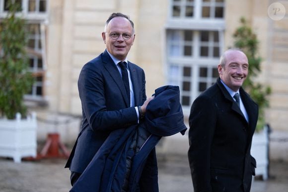 Le chef du parti de droite français "Horizons" et maire du Havre Édouard Philippe et le président du groupe parlementaire Horizons & Indépendants Laurent Marcangeli arrivent pour assister à une réunion avec le Premier ministre français, le président de l'Assemblée nationale française, le président du Sénat et les dirigeants des partis à l'exception de La France Insoumise (LFI) et du Rassemblement National (RN), pour finaliser le nouveau gouvernement à l'Hôtel Matignon à Paris, France, le 19 décembre 2024. Photo par Raphael Lafargue/ABACAPRESS.COM