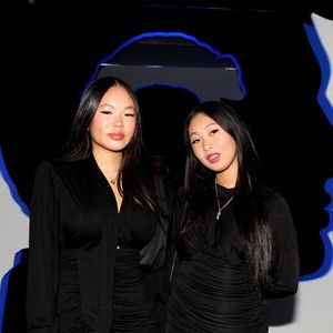 Exclusif - Jade et Joy Hallyday au vernissage de l'exposition "Johnny Hallyday, l'exposition" au Palais des Expositions à Paris, le 21 décembre 2023.

Photo : Dominique Jacovides / Bestimage