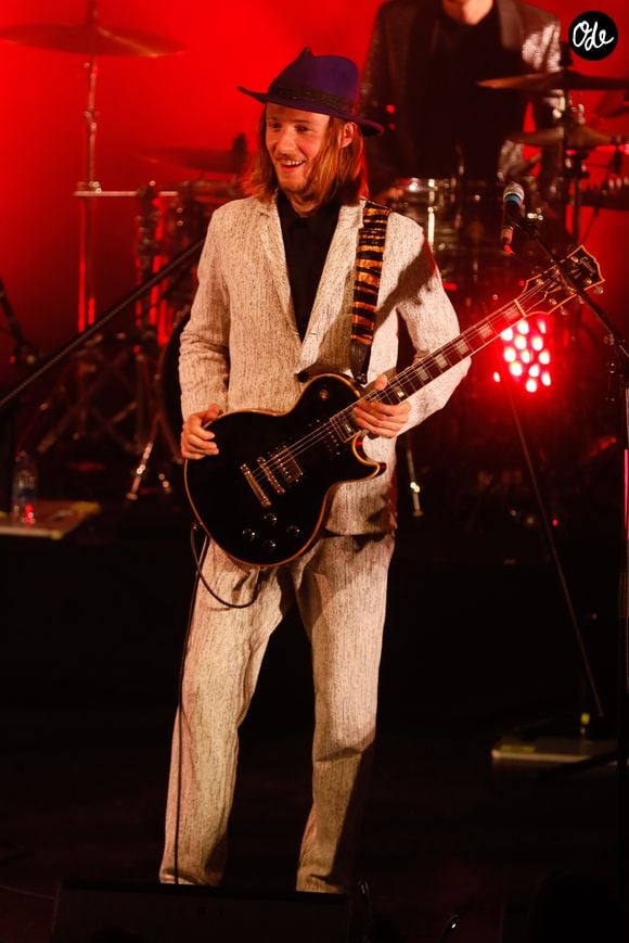 Raoul Chichin est remonté sur scène vendredi 25 septembre 2026

Exclusif - Raoul Chichin (fils de Catherine Ringer) - Concert du groupe "Minuit" à la Cigale à Paris, le 20 novembre 2018 © CVS/Bestimage #