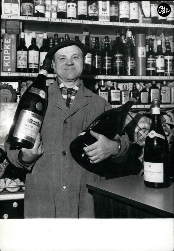 Une histoire qui rappelle également la place unique occupée par la propriété de Bernard Arnault dans le monde du luxe et du vin de collection.

24 février 2012 - Le caviste le plus pittoresque de Paris : avec la prolifération des « supermarchés », les amateurs et les connaisseurs de bon vin craignent que les véritables cavistes ne disparaissent. L'un des plus pittoresques de ces négociants est Jean-Baptiste Besse, dont la boutique se trouve en face de l'École Polytechnique. Il y est installé depuis plus de 30 ans. Tous ceux qui peuvent s'offrir un Château d'Yquem 1937 et autres vins de ce cru viennent lui rendre visite. La photo montre Jean-Baptiste Besse dans sa boutique. (Crédit image : © Keystone Pictures USA/ZUMAPRESS.com)