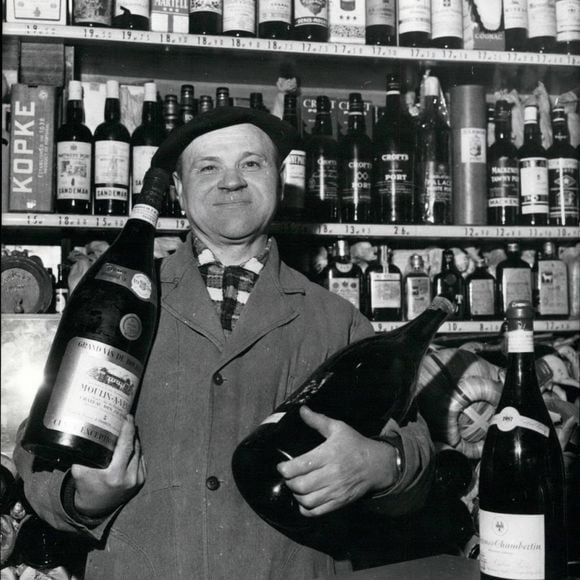 Une histoire qui rappelle également la place unique occupée par la propriété de Bernard Arnault dans le monde du luxe et du vin de collection.

24 février 2012 - Le caviste le plus pittoresque de Paris : avec la prolifération des « supermarchés », les amateurs et les connaisseurs de bon vin craignent que les véritables cavistes ne disparaissent. L'un des plus pittoresques de ces négociants est Jean-Baptiste Besse, dont la boutique se trouve en face de l'École Polytechnique. Il y est installé depuis plus de 30 ans. Tous ceux qui peuvent s'offrir un Château d'Yquem 1937 et autres vins de ce cru viennent lui rendre visite. La photo montre Jean-Baptiste Besse dans sa boutique. (Crédit image : © Keystone Pictures USA/ZUMAPRESS.com)