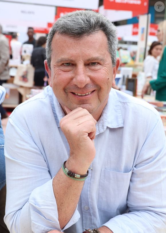 Paris, c'est uniquement pour voir ses proches et faire quelques expos.

Pascal Bataille - Festival du Livre de Paris 2025 au Grand Palais à Paris le 12 Avril 2025.

© Denis Guignebourg / Bestimage