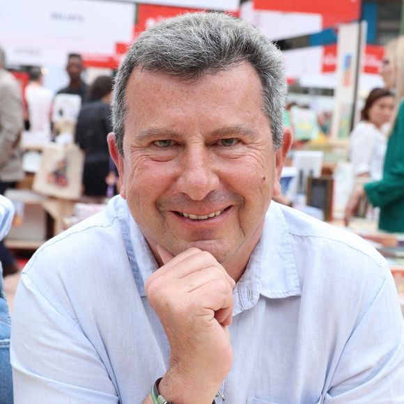 Paris, c'est uniquement pour voir ses proches et faire quelques expos.

Pascal Bataille - Festival du Livre de Paris 2025 au Grand Palais à Paris le 12 Avril 2025.

© Denis Guignebourg / Bestimage