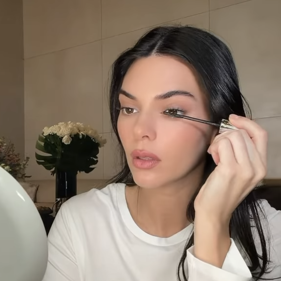 Tout repose sur le soin : un limage harmonieux est la base indispensable pour un rendu visuel net.

Kendall Jenner fait la promotion de produit "L'Oréal" sur son compte Instagram.