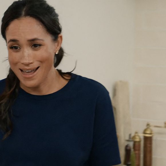 Le prince Harry fait une apparition surprise dans les dernières scènes de l'émission festive de Meghan Markle sur Netflix.

Crédit : Netflix