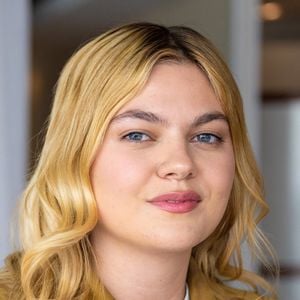 Louane a révélé souffrir de dysmorphophobie dans l’émission Clique de Mouloud Achour. 

Louane à Amsterdam aux Pays-Bas - L'événement annuel Eurovision in Concert attire les fans et les artistes à Amsterdam, suscitant l'enthousiasme pour le prochain Concours Eurovision de la Chanson. Crédit : Backgrid USA / Bestimage