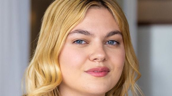 "J'essaye d'avancer" : Qu'est-ce que la dysmorphophobie que Louane vit au quotidien ?