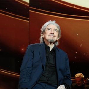 À l'occasion de la sortie du documentaire biographique "Serge Lama - le film", l'artiste s'est confié sur son état actuel.

Serge Lama lors de l'enregistrement de l'émission "Serge Lama, le dernier rappel" présentée par F. Bollaert, diffusée le vendredi 21 novembre 2025 sur France 3 à 21h10, au théâtre Marigny à Paris, France, le 29 avril 2025. © Clovis-Moreau/Bestimage