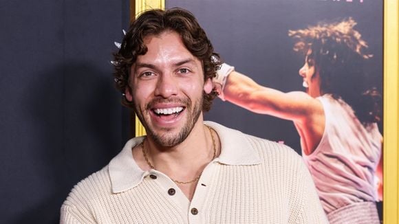 Joseph Baena, le fils bodybuildé d’Arnold Schwarzenegger, suit les traces de son père et impressionne sur scène