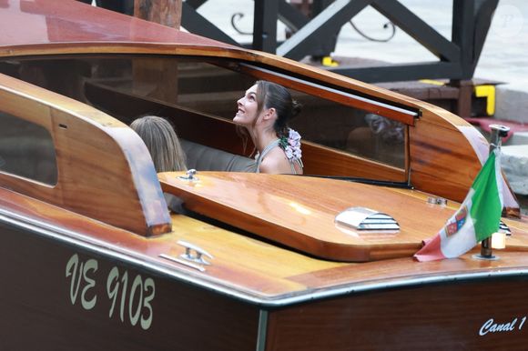 Venise, Italie -  Leonardo DiCaprio arrive avec Vittoria Ceretti au mariage de Jeff Bezos le 26 juin 2025.



Photo : Backgrid USA / Bestimage