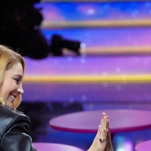 Pour faire augmenter la cagnotte, Santa a par ailleurs joué de ses contacts et en a convaincu plusieurs à également mettre la main au porte-monnaie

Santa (marraine de l'édition 2025) lors de la deuxième soirée de la 39ème édition du Téléthon sur France 2 aux Studios du Lendit à Saint-Denis, France, le 6 décembre 2025. Les trente heures du Téléthon 2025 s'achèvent sur un compteur de 83,5 millions d'euros. © Anne-Sophie Guebey/Bestimage