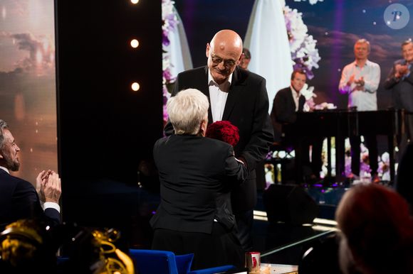 L'épouse de Benoist Gérard ne compte pas faire une croix sur ce rendez-vous auquel elle tient tant. 

Exclusif - Benoist Gérard et Mimie Mathy - Enregistrement de l'émission "La Boîte à secrets 4" à Paris, présentée par F.Bollaert, et diffusée le 10 avril sur France 3. Le 23 janvier 2020
© Tiziano Da Silva / Bestimage
