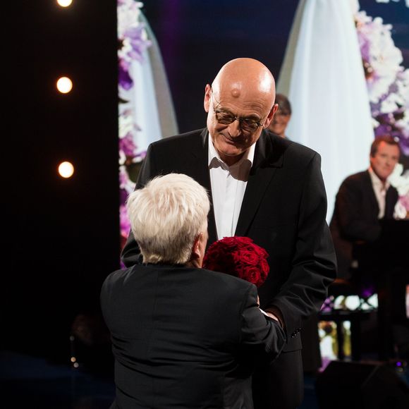 L'épouse de Benoist Gérard ne compte pas faire une croix sur ce rendez-vous auquel elle tient tant. 

Exclusif - Benoist Gérard et Mimie Mathy - Enregistrement de l'émission "La Boîte à secrets 4" à Paris, présentée par F.Bollaert, et diffusée le 10 avril sur France 3. Le 23 janvier 2020
© Tiziano Da Silva / Bestimage