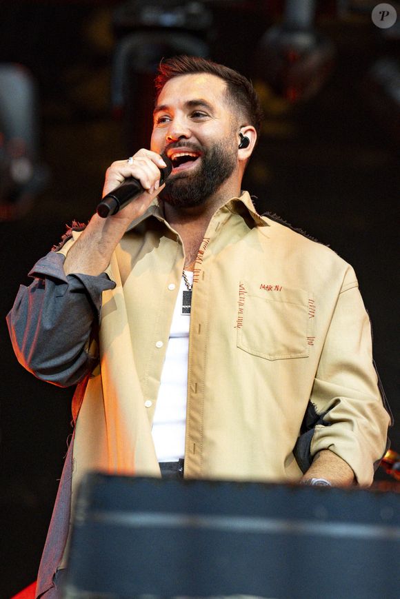 Kendji Girac en concert lors du festival de musique du Printemps de Perouges au Chateau de Saint-Maurice-de-Remens le 29 juin 2025. © Sandrine Thesillat / PsNewZ / Bestimage