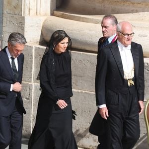La reine Maxima des Pays-Bas et le Premier ministre Dick Schoof lors de la messe d'inauguration du pape Léon XIV sur la place Saint-Pierre, le 18 mai 2025 au Vatican. Le pape Léon XIV (anciennement cardinal Robert Francis Prevost) a présidé sa messe d'inauguration sur la place Saint-Pierre après son élection le 8 mai. Photo by Marco Iacobucci/IPA/ABACAPRESS.COM
