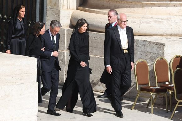 La reine Maxima des Pays-Bas et le Premier ministre Dick Schoof lors de la messe d'inauguration du pape Léon XIV sur la place Saint-Pierre, le 18 mai 2025 au Vatican. Le pape Léon XIV (anciennement cardinal Robert Francis Prevost) a présidé sa messe d'inauguration sur la place Saint-Pierre après son élection le 8 mai. Photo by Marco Iacobucci/IPA/ABACAPRESS.COM