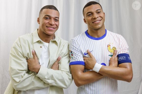 Kylian Mbappé découvre sa statue de cire dans sa résidence à Madrid le 13 mars 2025. 

© Ben Gregory-Ring / Madame Tussauds London via Bestimage