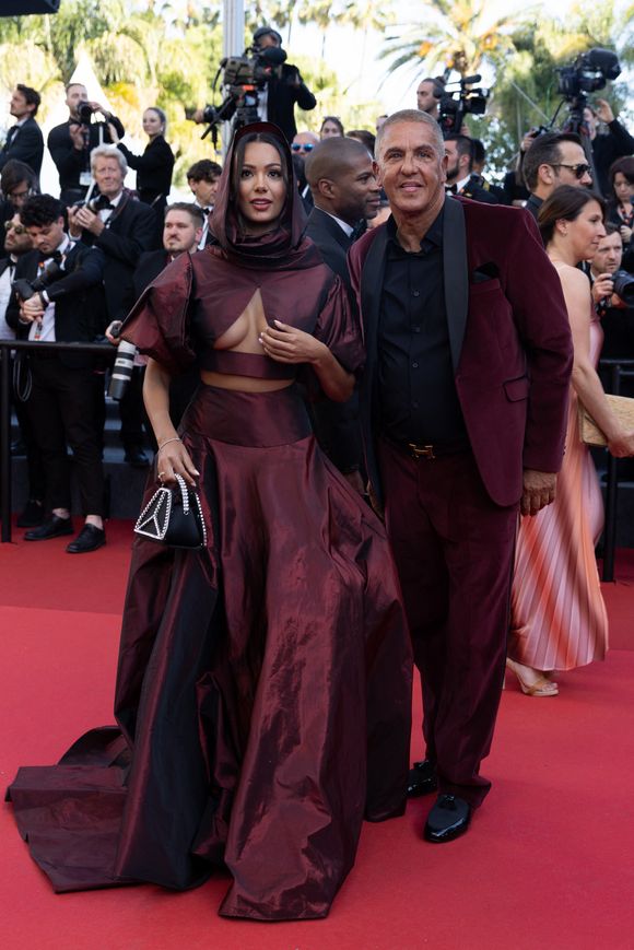 Samy Naceri et Sofia Athena - Montée des marches pour la cérémonie de clôture du 77ème Festival International du Film de Cannes au Palais des Festivals à Cannes. Le 25 mai 2024 © Olivier Borde / Bestimage