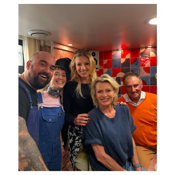 Mais de se réjouir néanmoins pour ce chapitre qui s'ouvre : "Je me contente de cette nouvelle aventure qui est un défi à relever pour moi. 

Sophie Davant toujours en bons termes avec Pierre Sled, son ex-mari et père de ses enfants Valentine et Nicolas