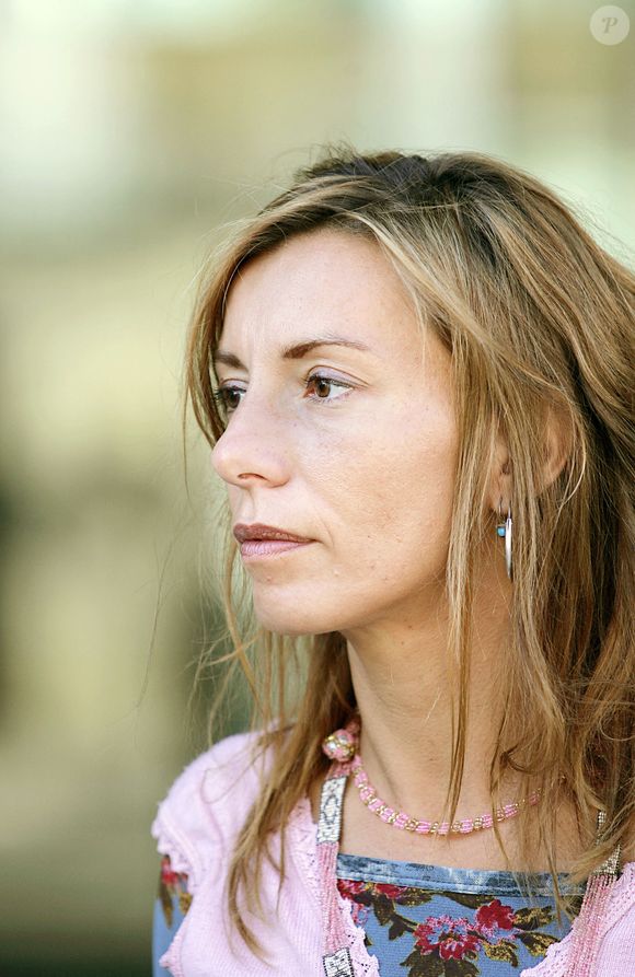 Krisztina Rády, la compagne de la star du rock 'Noir Desir' Bertrand Cantat, condamné en Lituanie pour le meurtre de son actrice Marie Trintignant, photographiée au palais de justice de Bordeaux, dans le sud-ouest de la France, le 31 août 2004, après que le tribunal a décidé de suspendre la saisie conservatoire des comptes bancaires de Bertrand Cantat. Cantat pourrait être remis aux autorités françaises ce mois-ci, plusieurs mois plus tôt que prévu. Photo par Patrick Bernard/ABACA.