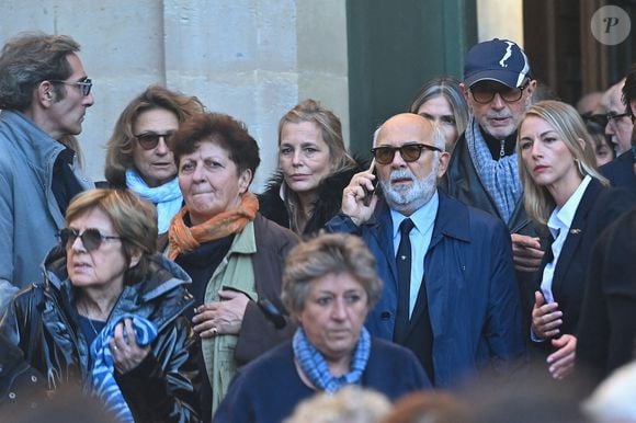 Gérard Jugnot, Thierry Lhermitte, quittant la cérémonie des funérailles de l'acteur français Michel Blanc à l'église Saint Eustache à Paris, France, le 10 octobre 2024. Il est décédé le 4 octobre à la suite d'une crise cardiaque consécutive à un choc anaphylactique. Michel Blanc était connu pour son rôle du célibataire maladroit Jean-Claude Dusse dans le film "Les Bronzés" de 1978. Photo par Franck Castel/ABACAPRESS.COM