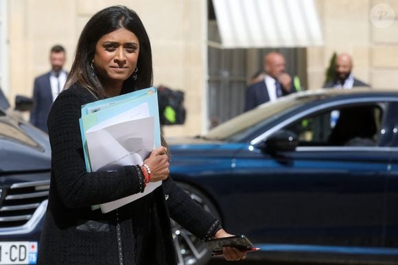 La porte-parole du gouvernement Prisca Thévenot, ministre du renouvellement démocratique à la sortie du conseil des ministres, au palais présidentiel de l'Elysée, à Paris, France, le 20 mai 2024 © Stéphane Lemouton/Bestimage