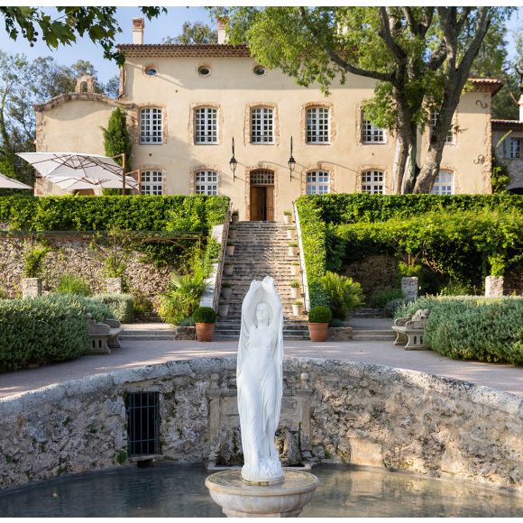 Skywalker Vineyards y développe une stratégie de montée en gamme autour de cuvées de rosé confidentielles, dont la Bastide 1784, produite en micro-lots. 

Château Margüi / Crédits : www.chateaumargui.com