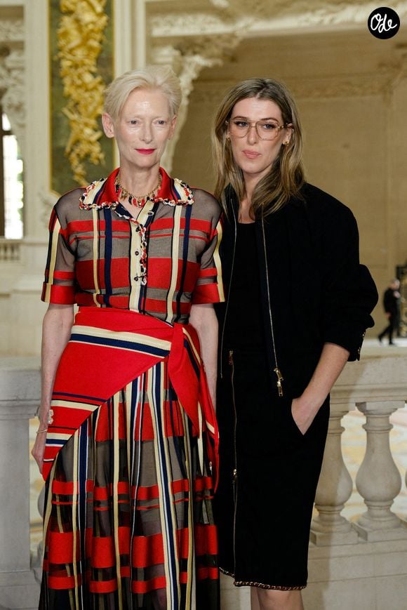 Tilda Swinton et Honor Swinton Byrne  au deuxième défilé Chanel "Collection Haute Couture Automne/Hiver 2026-2027" lors de la Fashion Week de Paris, le 7 juillet 2026

© Pauline Mourey / Bestimage