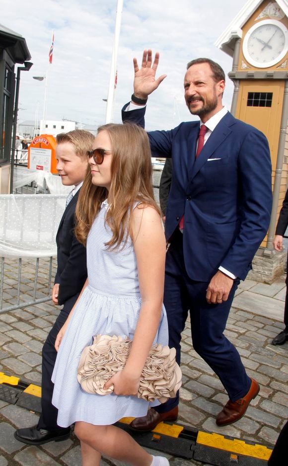 Le prince Haakon, ses enfants la princesse Ingrid Alexandra, le prince Sverre Magnus - La famille royale de Norvège lors du jubilé de 25 ans de règne du roi Harald de Norvège à Trondheim, le 23 juin 2016. (Stella Pictures/Bestimage).