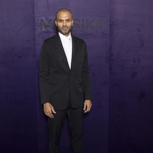 Le basketteur a choisi de répondre avec humour pour désamorcer ces préjugés.

Tony Parker au photocall du défilé Messika Collection Femme Prêt-à-Porter Printemps/Eté 2026 lors de la Fashion Week de Paris (PFW), au Musée des Arts décoratifs, à Paris, France, le 13 octobre 2025. © Olivier Borde/Bestimage