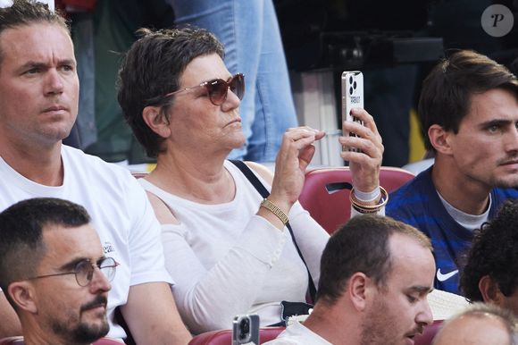 Véronique Rabiot - Célébrités dans les tribunes du match du groupe D de l'Euro 2024 entre l'équipe de France face à l'Autriche (1-0) à Dusseldorf en Allemagne le 17 juin 2024. © Cyril Moreau/Bestimage