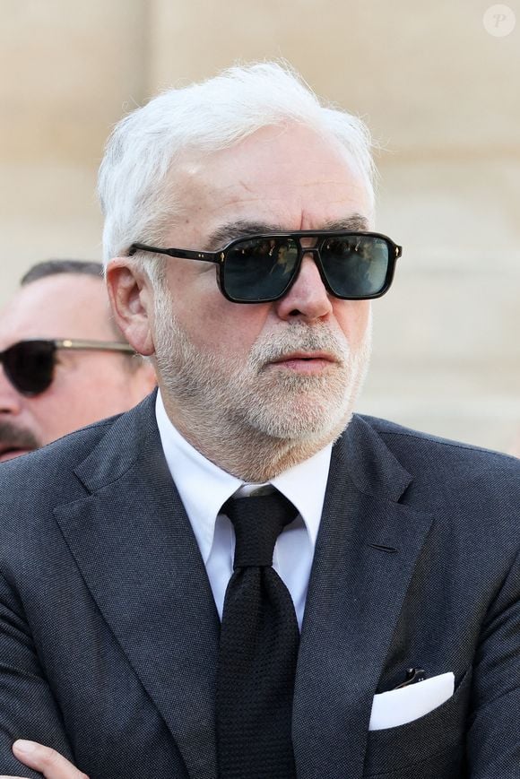 Pascal Praud - Arrivées aux obsèques de Philippe Labro en l'église de Saint-Germain-des-Prés à Paris le 13 juin 2025. © Dominique Jacovides - Christophe Clovis / Bestimage