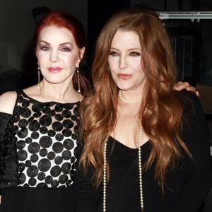 Priscilla et sa fille Lisa Marie Presley présentent la soirée « Elvis The Exhibition - The Show - The Experience » à Las Vegas, le 23 avril 2015