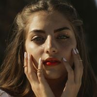 Cette couleur de vernis ultra tendance sublime le bronzage comme aucune autre en été
