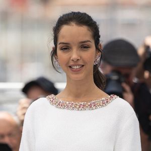 Lyna Khoudri - Photocall du film "13 Jours 13 Nuits" lors du 78ème Festival International du Film de Cannes le 24 mai 2025. © Jacovides-Moreau/Bestimage