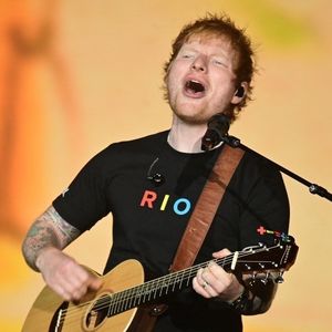 De quoi rendre heureux ses fans qui n'ont pas pu avoir de places pour ses concerts - il est actuellement en tournée dans six villes indiennes. 

Ed Sheeran au Rock in Rio Festival.

Backgrid USA / Bestimage
