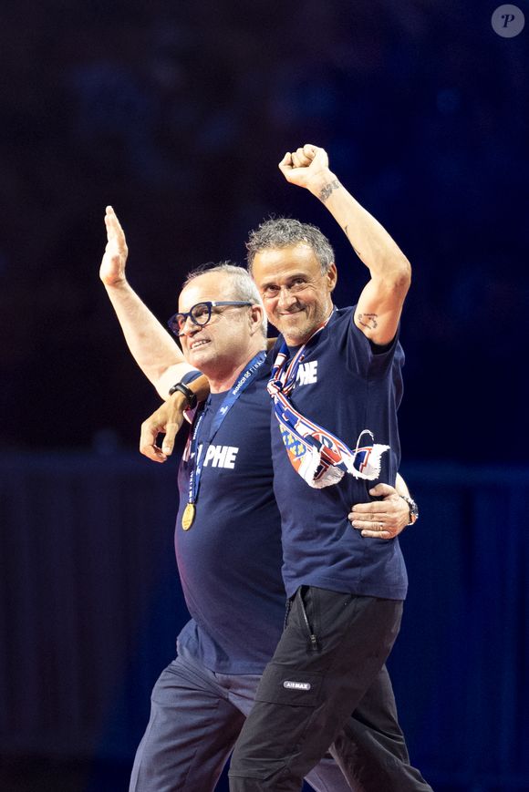 Luís Campos, Luis Enrique - Les joueurs du PSG célèbrent leur titre de Champion d'Europe au Parc Des Princes à Paris, le 1er juin 2025.
© Cyril Moreau/Bestimage