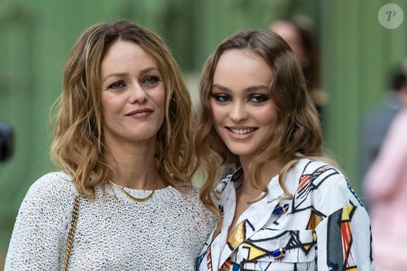 Vanessa Paradis et sa fille Lily-Rose Depp - Les célébrités au photocall du défilé "Chanel Cruise Collection 2020" au Grand Palais. Paris, le 3 mai 2019.
© Olivier Borde/Bestimage