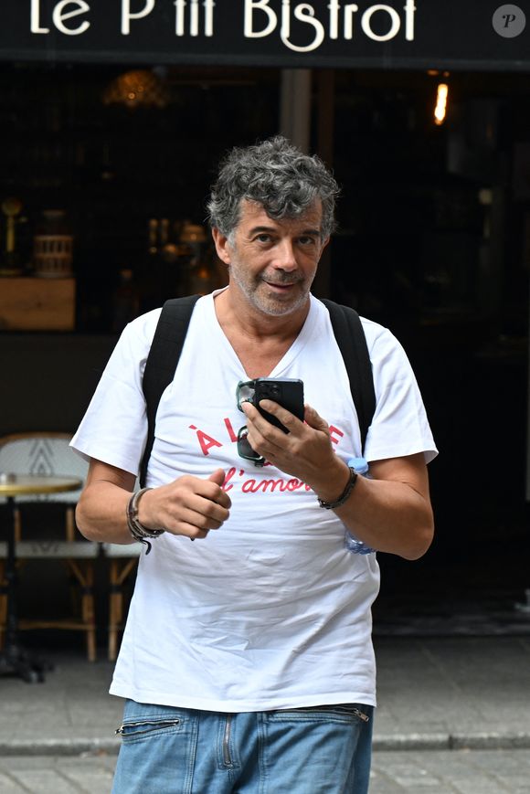 Rappelons également que  Stéphane Plaza est la cible d'un chantage.  Dans un communiqué publié le 7 août, le cabinet Cab associés révélait qu'une femme avec qui l'agent immobilier le plus connu du PAF a été en relation "tente d'utiliser le procès à venir pour mettre en œuvre des procédés utilisant le chantage et l'extorsion de fonds aux fins d'obtenir des sommes indues de sa part"

Exclusif - Stéphane Plaza lors de l'hommage à l’acteur Yannik Mazzilli (Scènes de ménages) au théâtre de la Renaissance à Paris, France, le 2 août 2024.